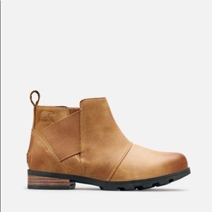 New Sorel Emelie Chelsea Booties in Camel Brown
